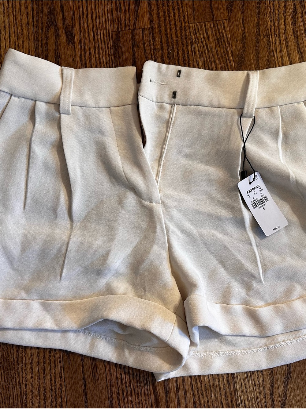 Express Women's White Pleated Tailored Shorts